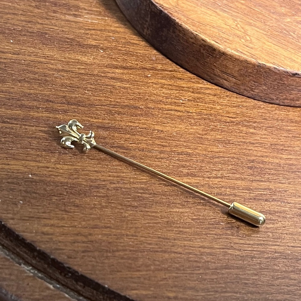 Vtg Gold Tone Fleur-de-lis Stick Pin Lapel Scarf Hat Pin 2.5 Inch
